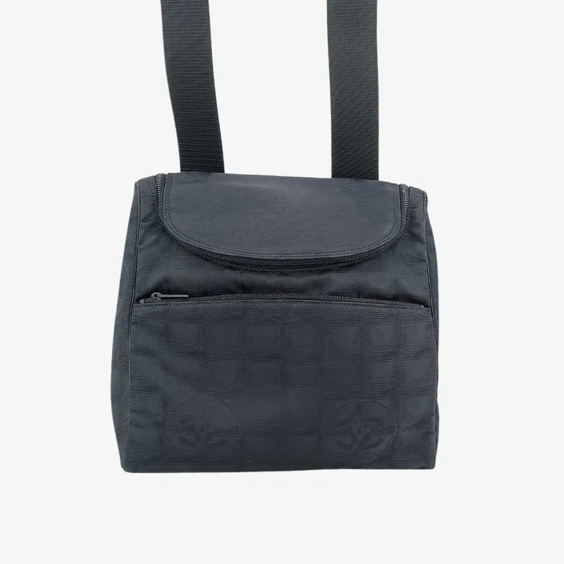 ra338-chanel-vintage-black-nylon-backpack