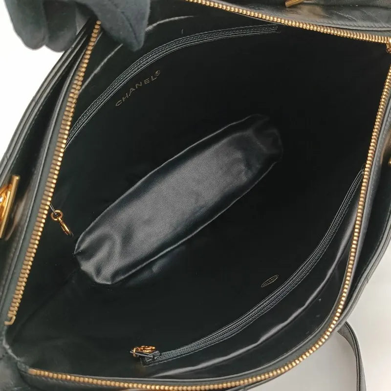 jt136-chanel-vintage-black-lambskin-chevron-tote-bag
