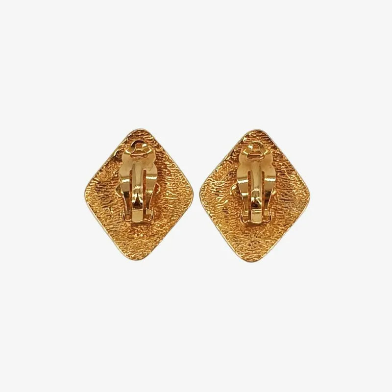 jt314-chanel-vintage-diamond-gold-plated-clip-on-earrings