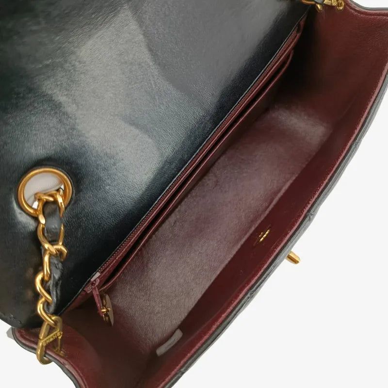 ra344-chanel-vintage-black-lambskin-22cm-diana-flap-bag