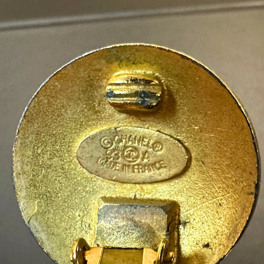 rc754-chanel-vintage-cc-logo-gold-clip-on-earrings