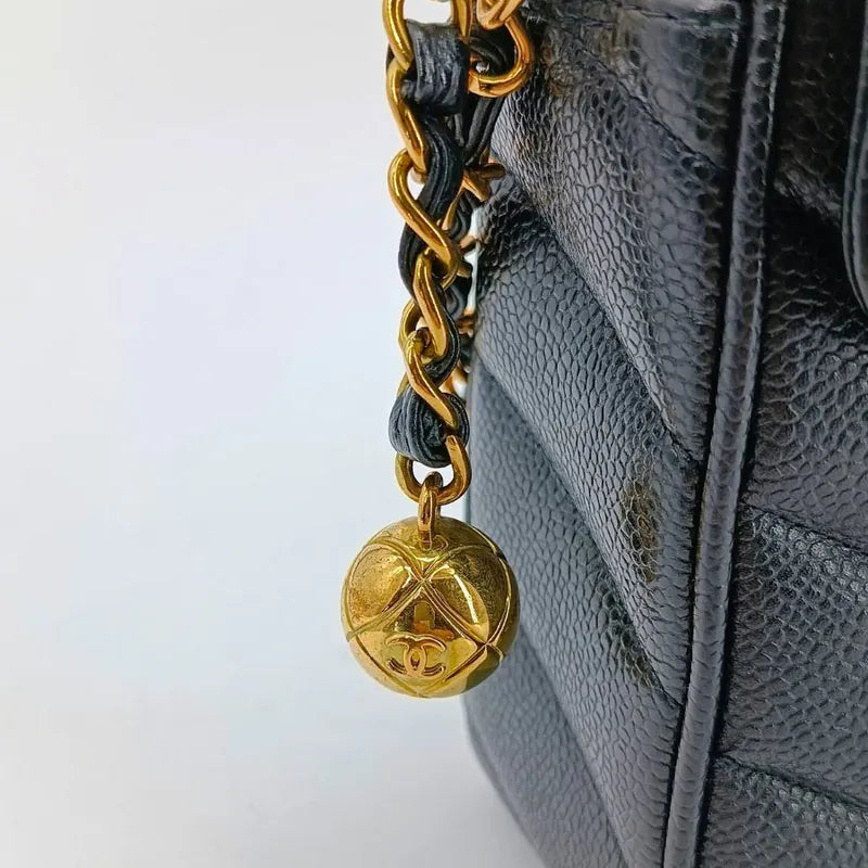 rb926-chanel-vintage-black-caviar-leather-camera-bag
