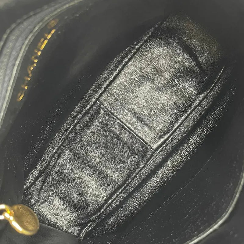 jx726-chanel-vintage-black-lambskin-quilted-handbag