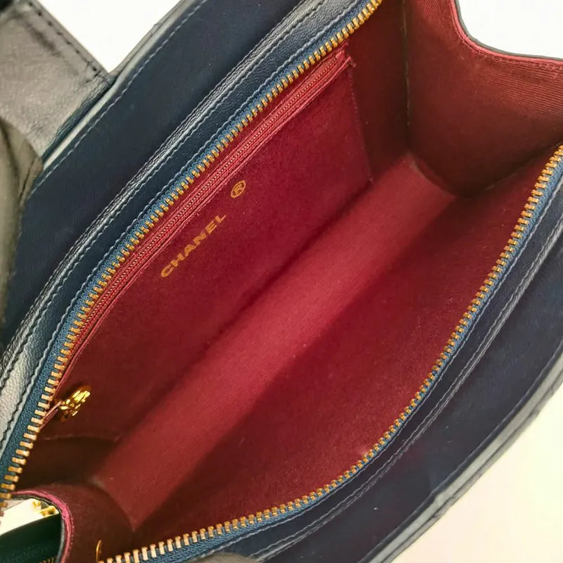 ra471-chanel-vintage-navy-lambskin-quilted-shoulder-bag