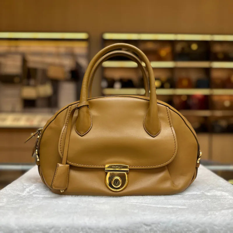 jx635-salvatore-ferragamo-vintage-khaki-leather-handbag