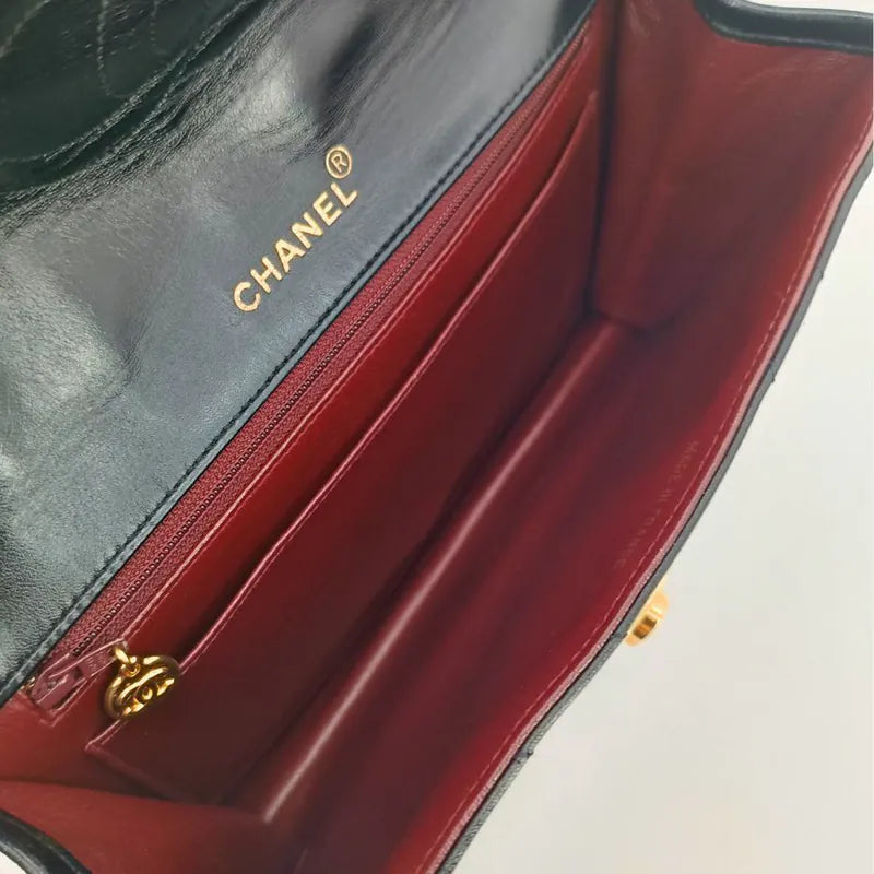 ju351-chanel-vintage-black-lambskin-chevron-push-lock-flap-bag