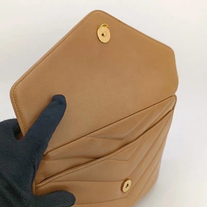 js935-chanel-vintage-beige-lambskin-chevron-camera-bag