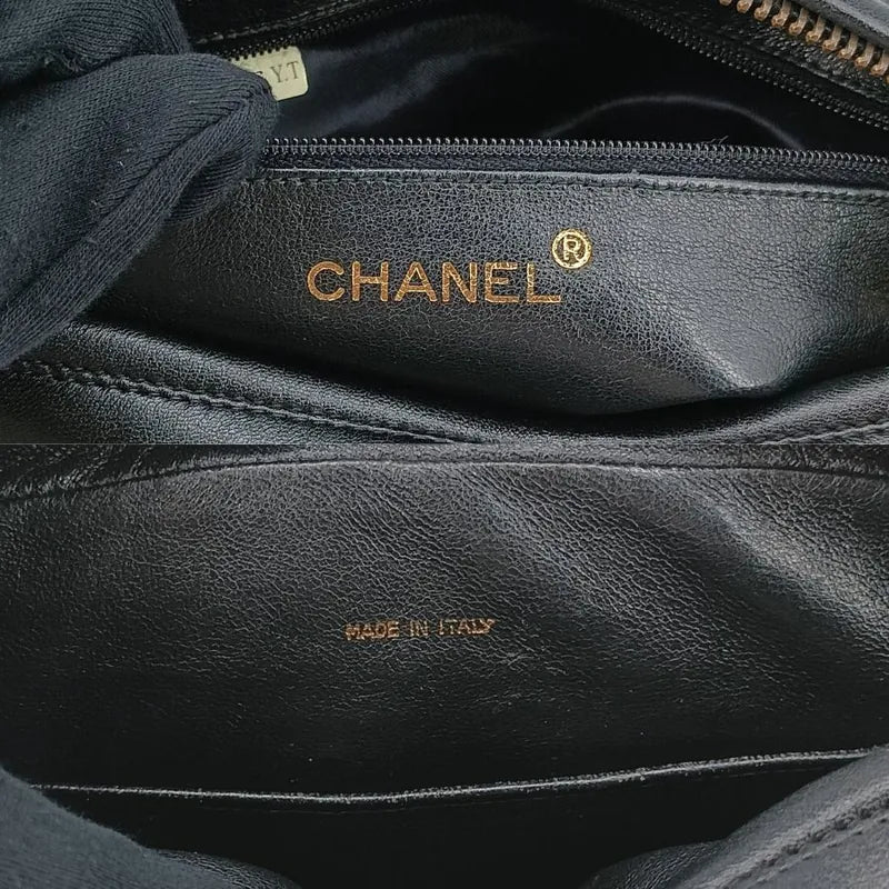 c352-chanel-vintage-black-lambskin-gold-chain-camera-bag