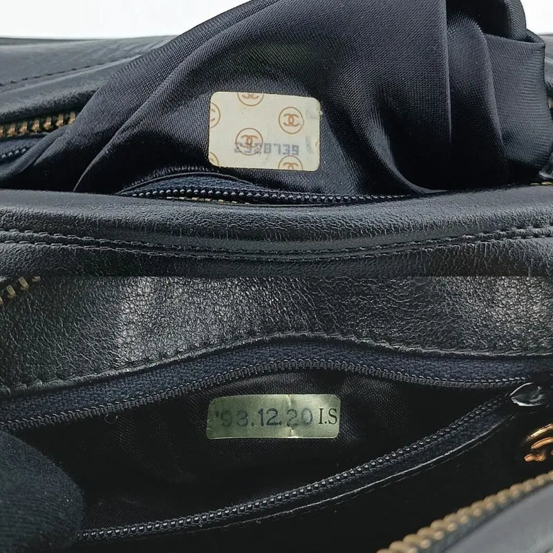 jt179-chanel-vintage-black-lambskin-tassels-gold-chain-camera-bag