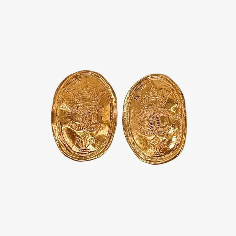 jt235-chanel-vintage-oval-cc-crown-gold-plated-clip-on-earrings