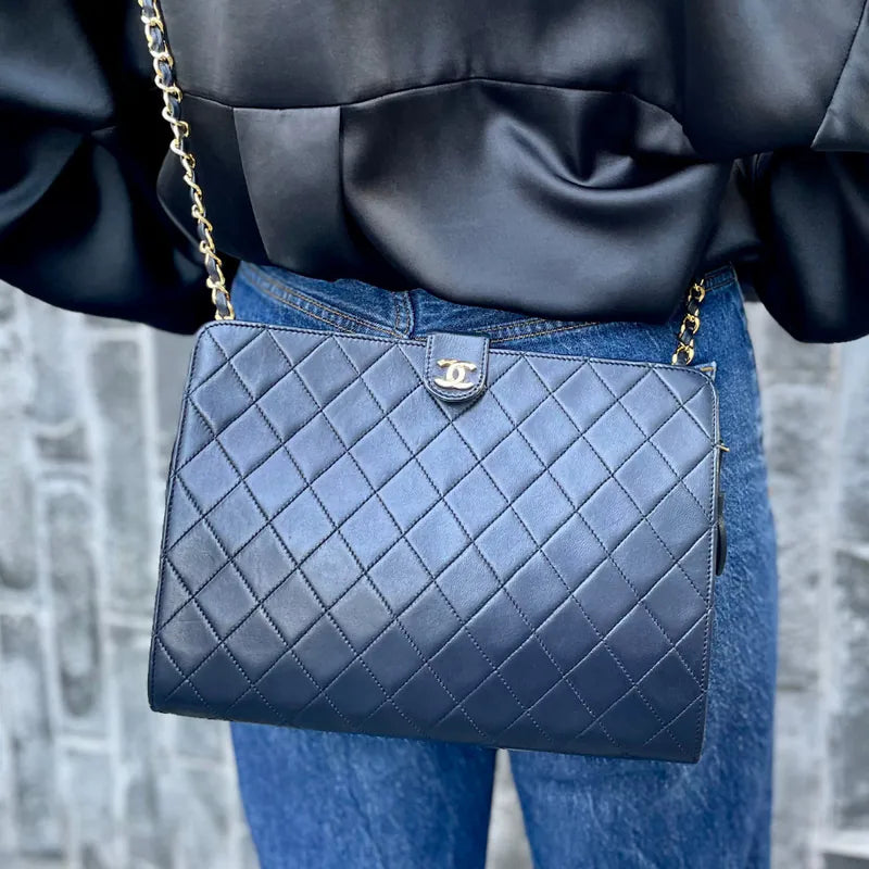 ra471-chanel-vintage-navy-lambskin-quilted-shoulder-bag