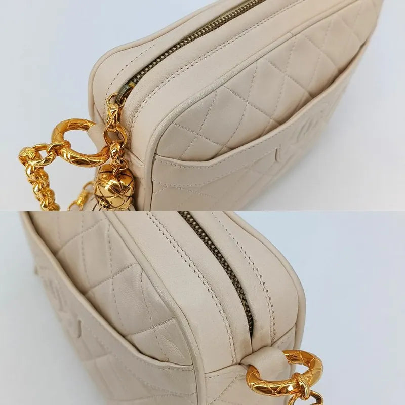 jt442-chanel-vintage-beige-lambskin-gold-chain-camera-bag