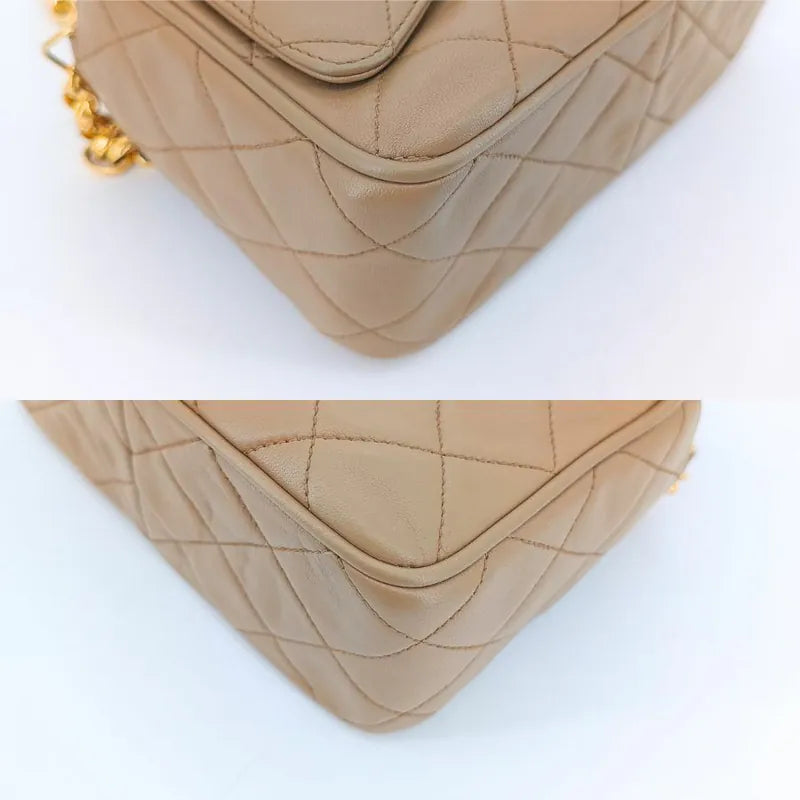 ju690-chanel-vintage-beige-lambskin-gold-chain-camera-bag