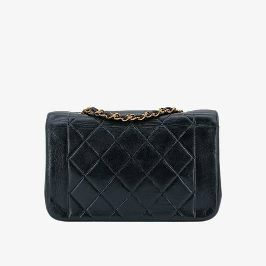 rb017-chanel-vintage-black-lambskin-22cm-diana-flap-bag