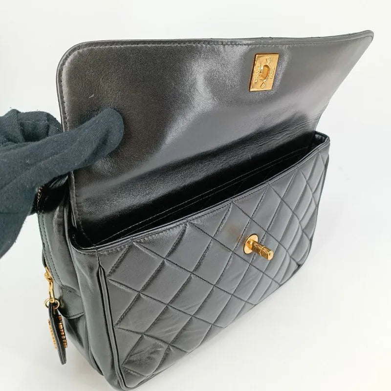 ra034-chanel-vintage-black-lambskin-quilted-tote-bag