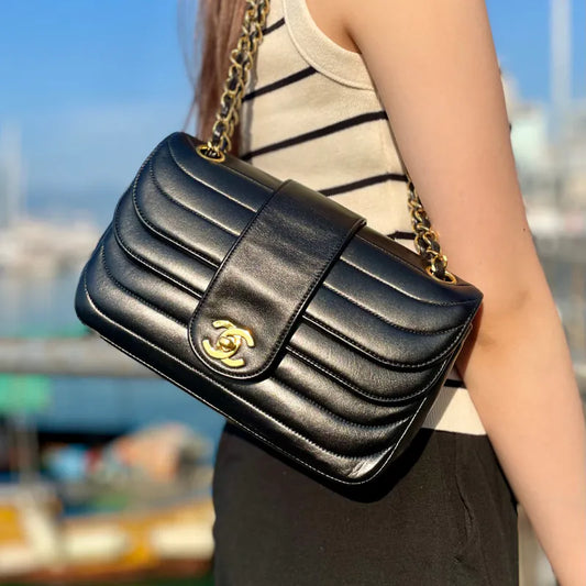 c510-chanel-vintage-black-lambskin-horizontal-stripes-flap-bag