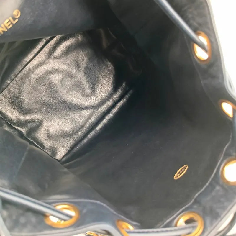 jt041-chanel-vintage-navy-lambskin-bucket-bag