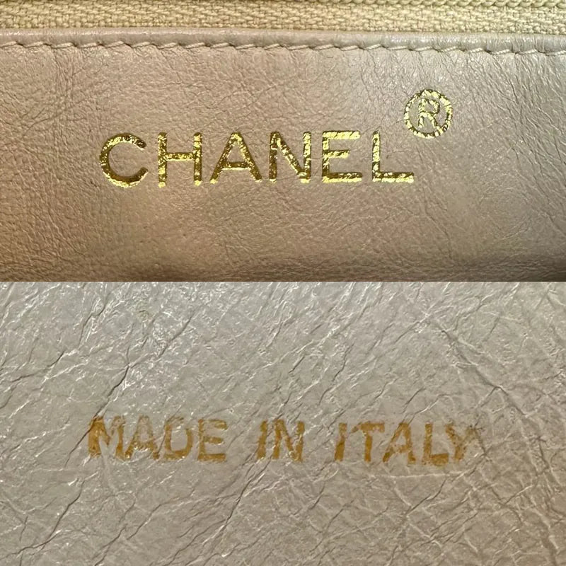 rb446-chanel-vintage-beige-lambskin-gold-chain-camera-bag