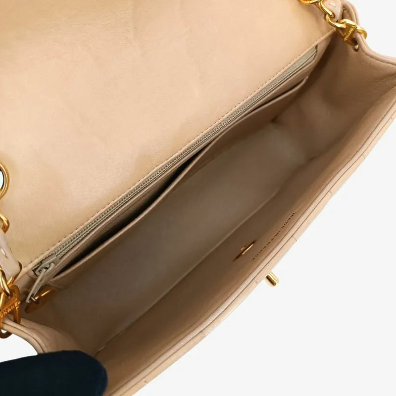 ra463-chanel-vintage-beige-lambskin-vertical-flap-bag