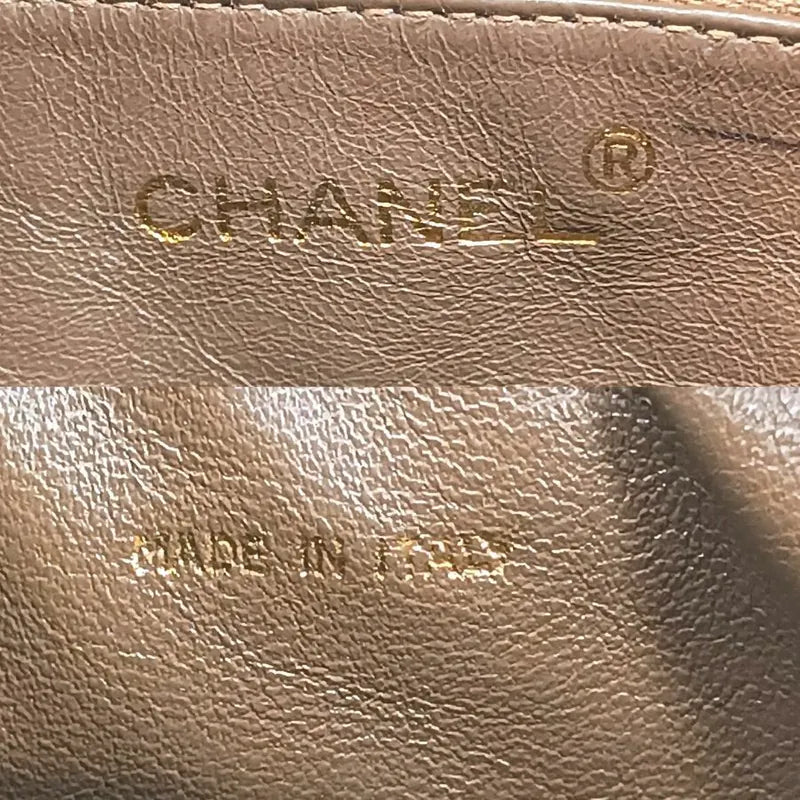 ra096-chanel-vintage-beige-lambskin-tessel-camera-bag