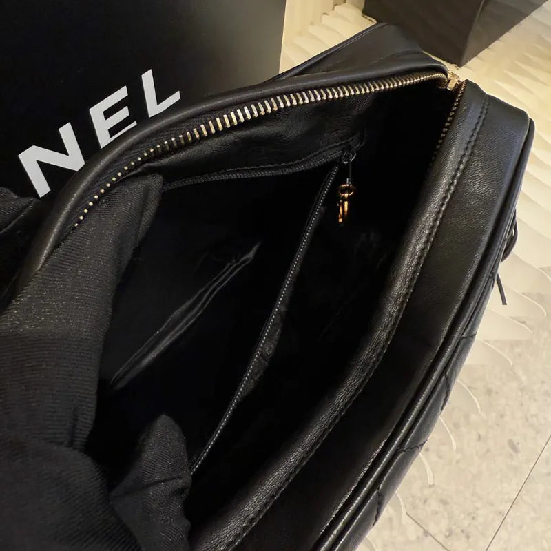jw393-chanel-vintage-black-lambskin-tassel-camera-bag
