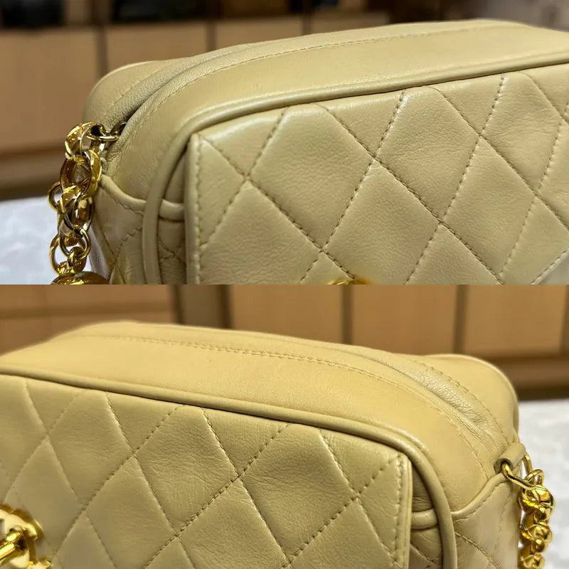 rb446-chanel-vintage-beige-lambskin-gold-chain-camera-bag