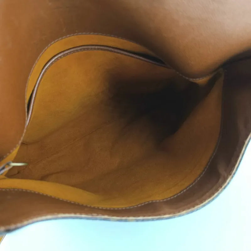 js896-louis-vuitton-musette