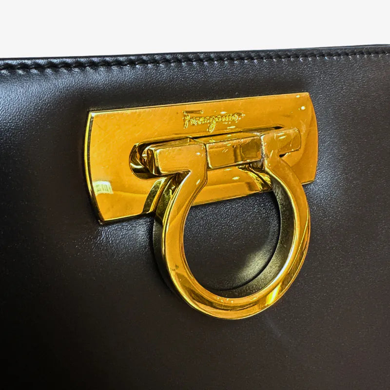 rc171-salvatore-ferragamo-vintage-black-box-leather-shoulder-bag