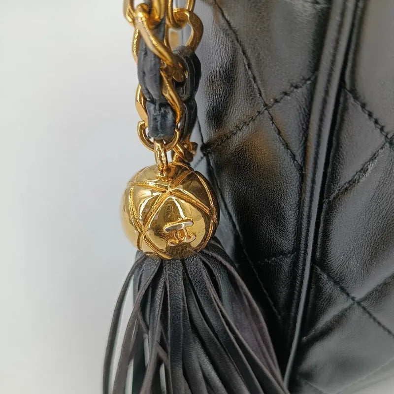 jt105-chanel-vintage-black-lambskin-tessel-camera-bag