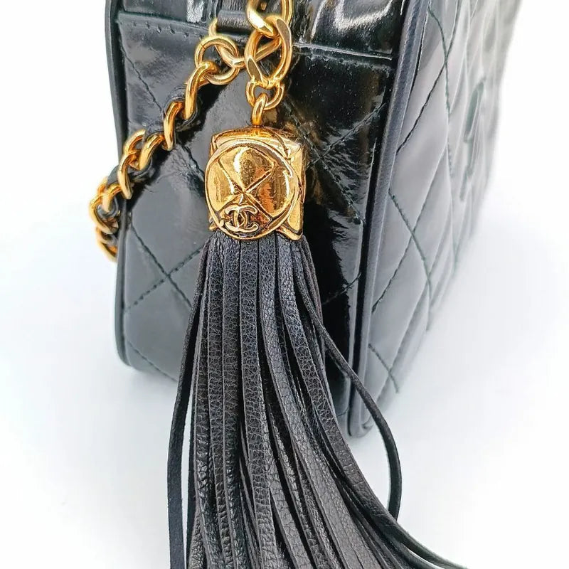 ra029-chanel-vintage-black-patent-leather-quilted-camera-bag