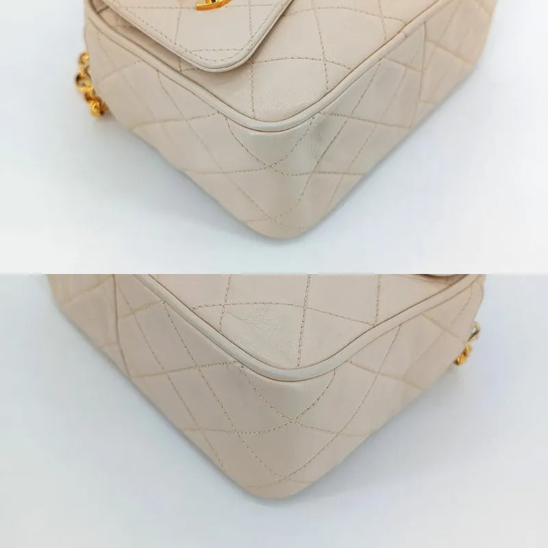 jt657-chanel-vintage-beige-lambskin-gold-chain-camera-bag