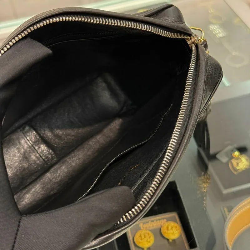 c526-chanel-vintage-black-lambskin-tassel-camera-bag