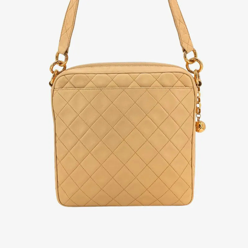 ra999-chanel-vintage-beige-lambskin-quilted-camera-bag