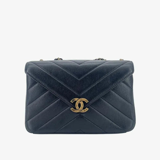 rc312-chanel-black-lambskin-chevron-envelope-flap-bag