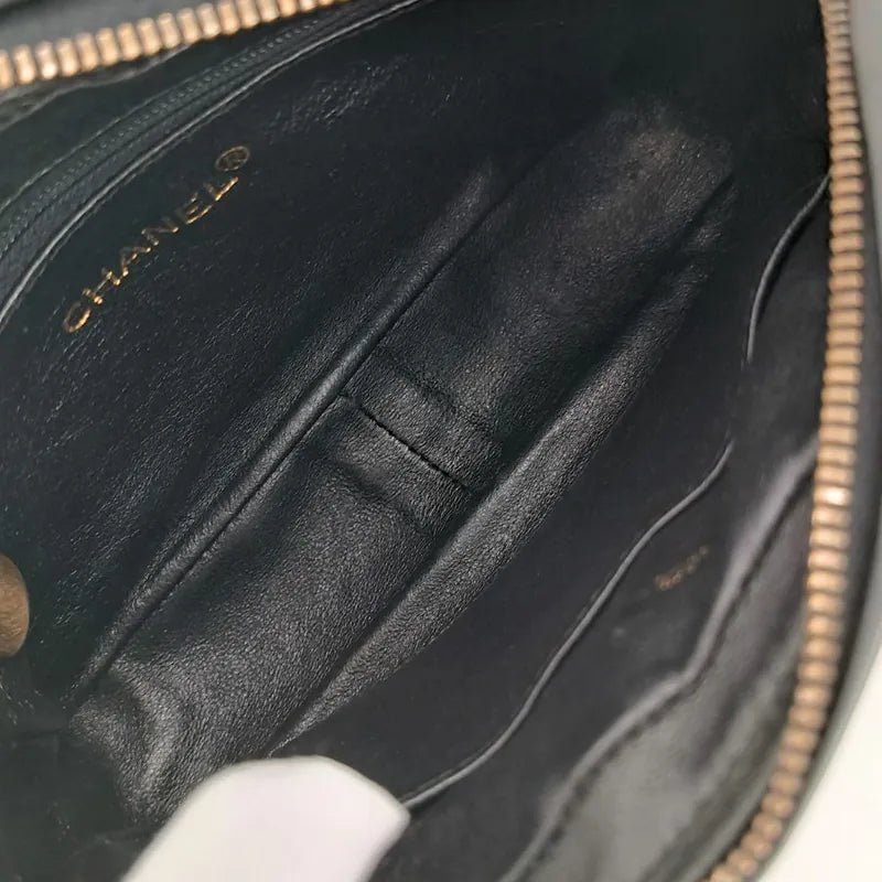 rb497-chanel-vintage-black-lambskin-quilted-camera-bag