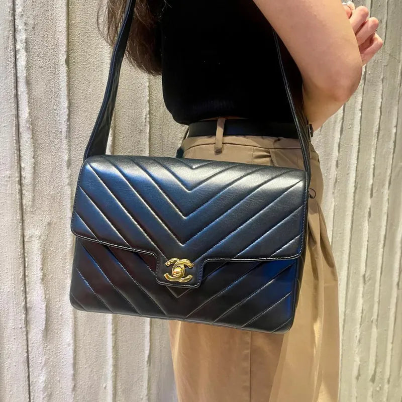 rb664-chanel-vintage-black-lambskin-chevron-flap-bag