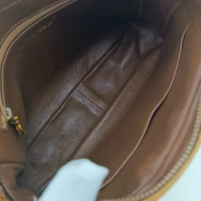 ju350-chanel-vintage-beige-lambskin-tassel-camera-bag