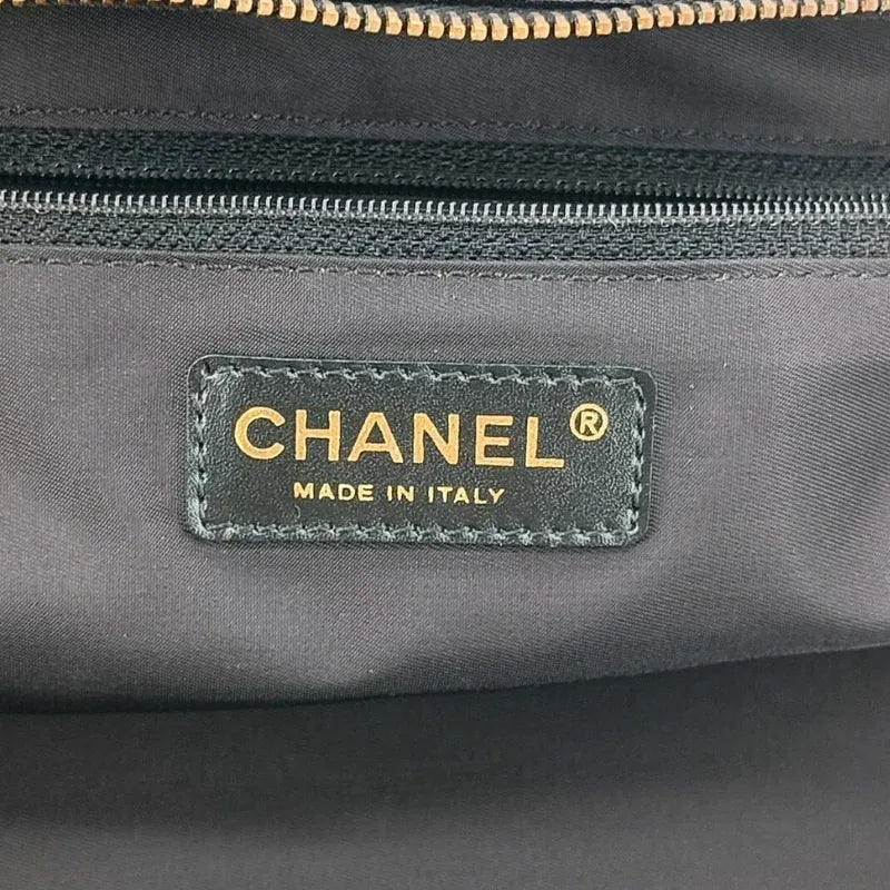 ra211-chanel-vintage-black-nylon-handbag