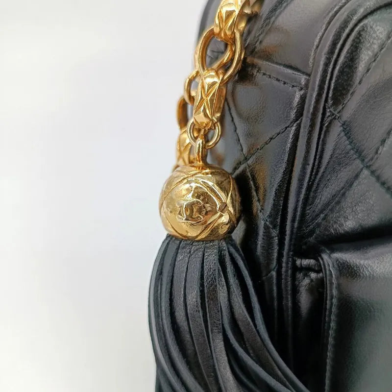 jt145-chanel-vintage-black-lambskin-tassels-gold-chain-camera-bag