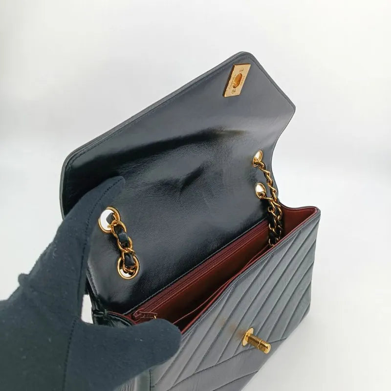 js673-chanel-vintage-black-lambskin-cross-stripe-flap-bag