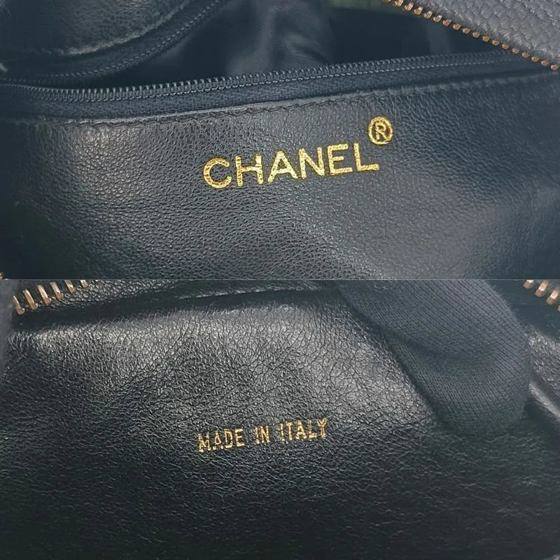 ra209-chanel-vintage-black-caviar-leather-quilted-camera-bag