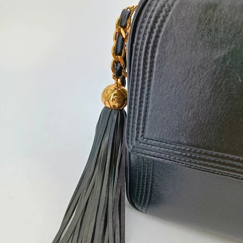 rb356-chanel-vintage-black-lambskin-tassel-camera-bag