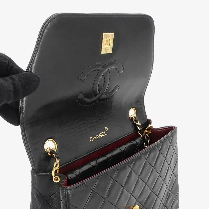 jr928-chanel-vintage-black-lambskin-trapezoid-flap-bag