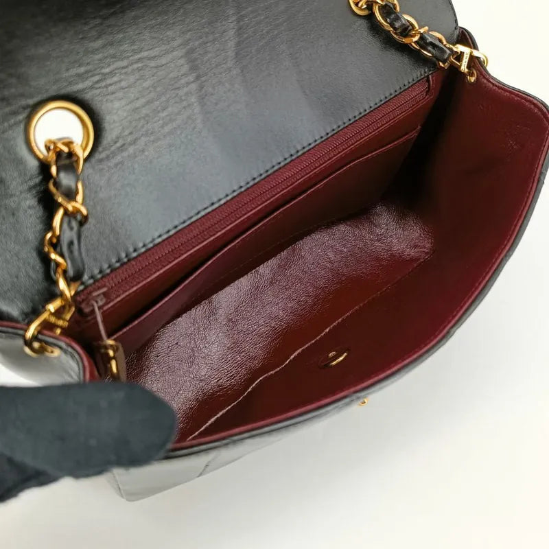 jt420-chanel-vintage-black-lambskin-22cm-diana-flap-bag