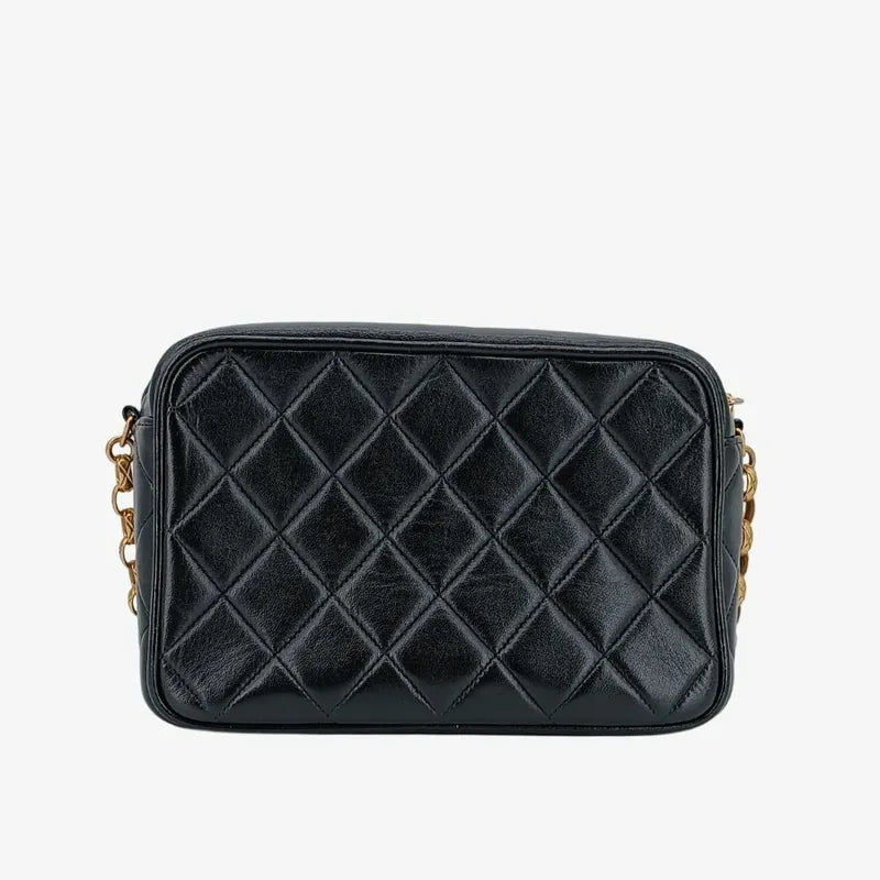 js667-chanel-vintage-black-lambskin-gold-chain-camera-bag