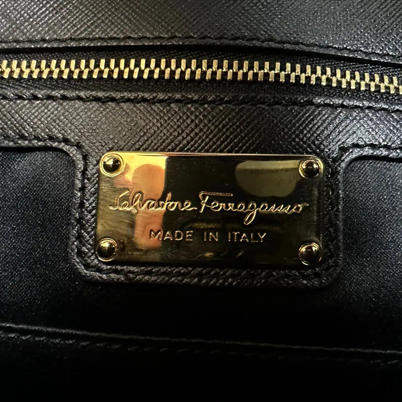 jx102-salvatore-ferragamo-vintage-black-caviar-leather-shoulder-bag