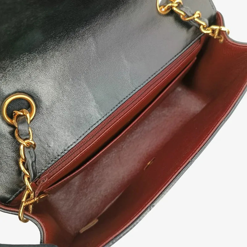 ra062-chanel-vintage-black-lambskin-22cm-diana-flap-bag