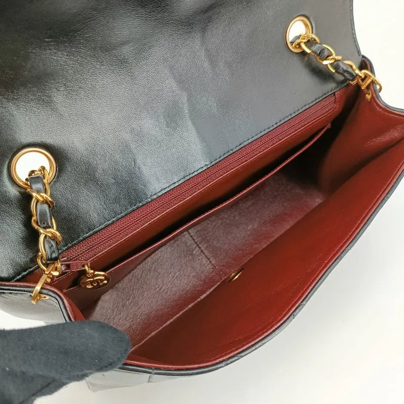 ra017-chanel-vintage-black-lambskin-25cm-diana-flap-bag