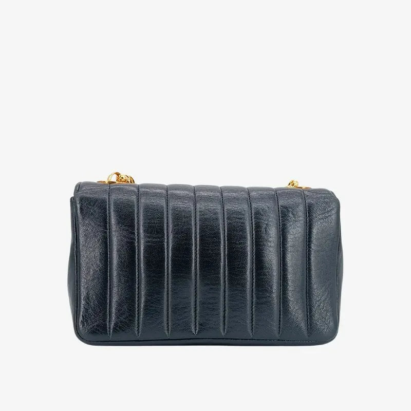 js675-chanel-vintage-black-lambskin-gold-chain-flap-bag