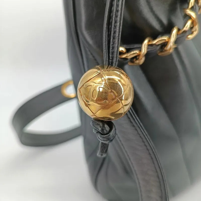 jt136-chanel-vintage-black-lambskin-chevron-tote-bag
